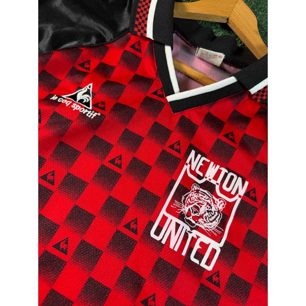 Le Coq Sportif Jersey Mens L Red Good Newton United 43 Checkered Soccer Shirt - Picture 7 of 8